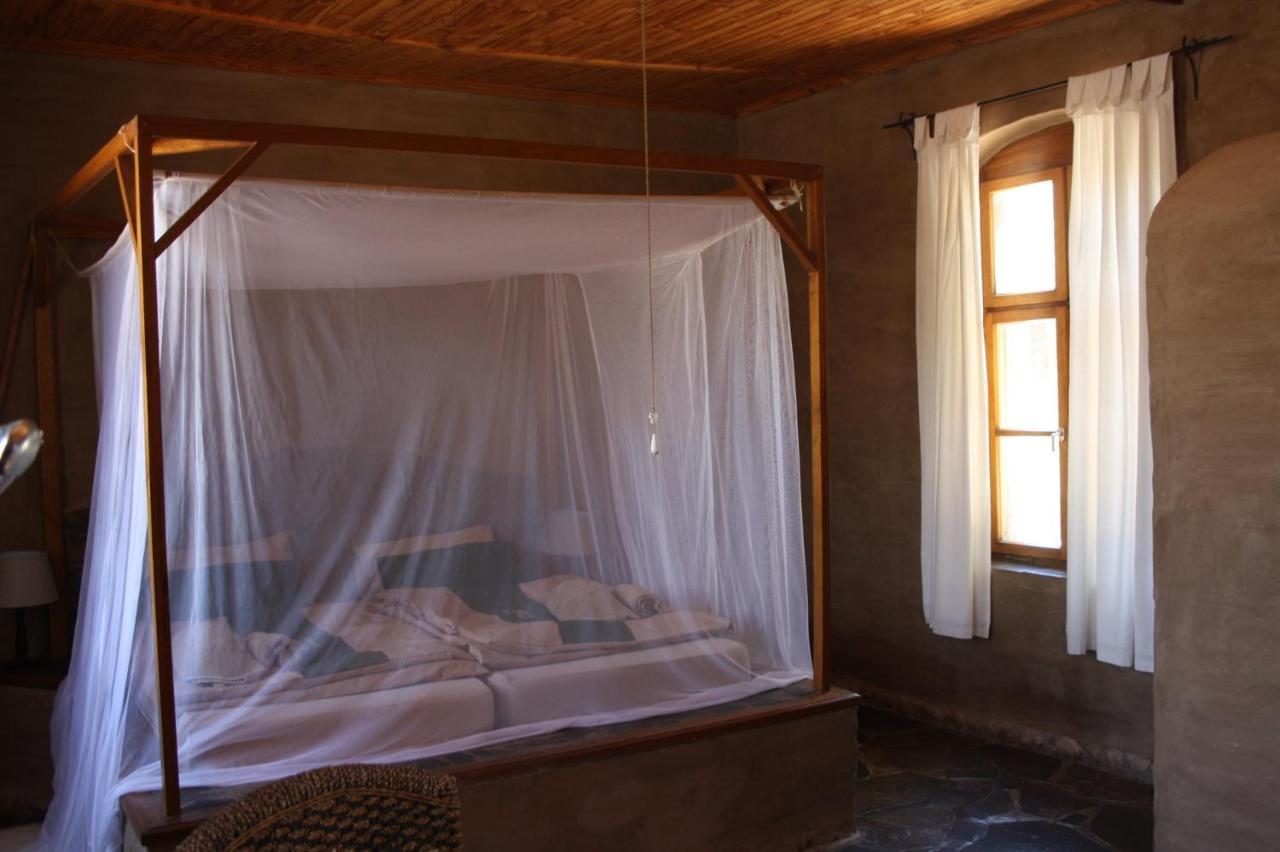 Fort Sesfontein Lodge & Safaris Екстер'єр фото