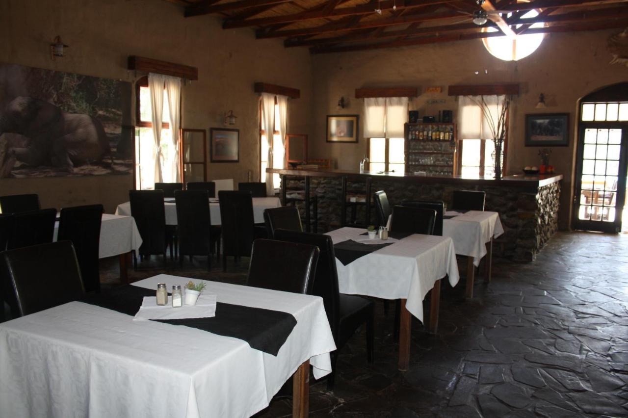 Fort Sesfontein Lodge & Safaris Екстер'єр фото